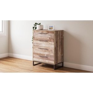 lot 32231 image: Neilsville Whitewash Four Drawer Chest Retail$268.49