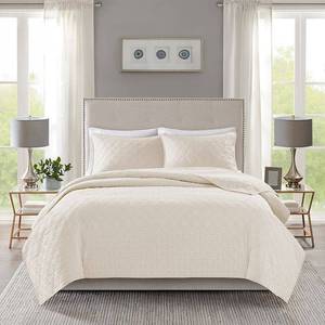 lot 31338 image: FULLQUEEN SIZE Madison Park Remy Cream Quilted Coverlet Set