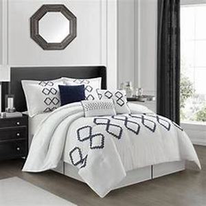 lot 31492 image: QUEEN SIZE Grand Avenue Nayeli 7 Piece Comforter Set Retail$92.49