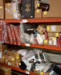 lot 3 image: Entire contents of shelf