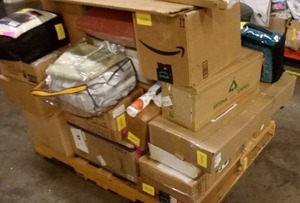 lot 6 image: Entire palett of merchandise