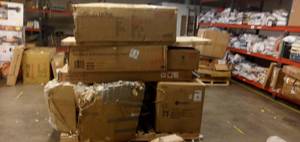 lot 8 image: Entire pallet of merchandise