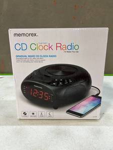 lot 13905 image: Memorex CD Clock Radio Dual Alarm