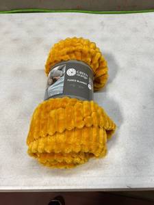 lot 13916 image: Green Orange Fleece Blanket Color Gold