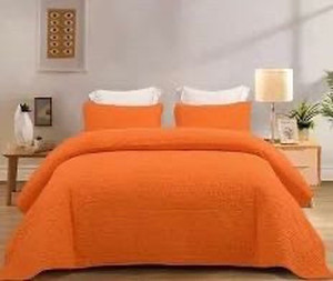 lot 14735 image: Exclusivo Mezcla King Size Comforter - Comforter Only