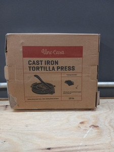 lot 18190 image: Cast Iron Tortilla Press