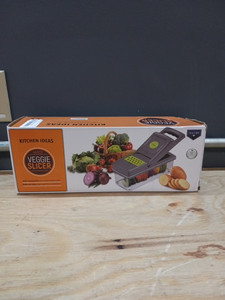 lot 18202 image: Kitchen Ideas Veggie Slicer , 14 Pcs