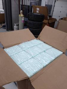 lot 27119 image: Box of 23in x 36in Puppy Pads