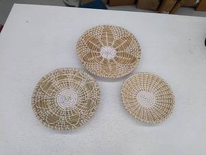 lot 27133 image: ChicNChill wall basket art