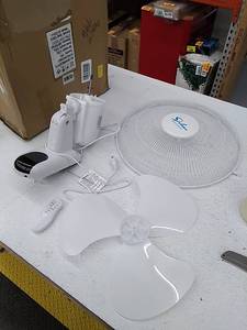 lot 27174 image: Deluxe Simple Rotating Fan,16in.
