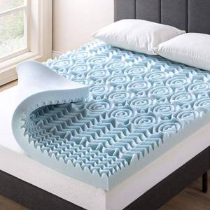 lot 58419 image: Gel 5-zone 4 memory foam mattress topper