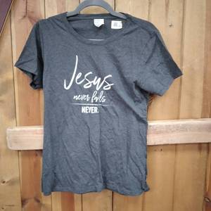 lot 8001 image: JESUS NEVER FAILS T SIZE M