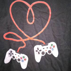 lot 8017 image: LOVE GAMING SHIRT size youth L