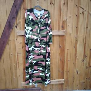 lot 8077 image: CAMO DRESS WITH BELT SIZE XL