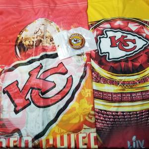 lot 39530 image: Chiefs championship 3pcs gaiter and phone pop socket