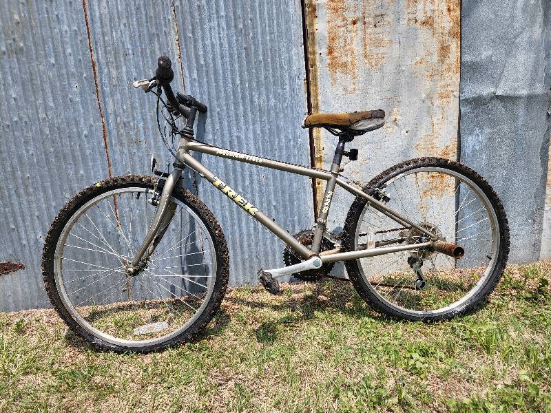 Trek mt track sale 220