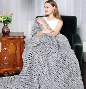 lot 3101 image: Chunky Knit Blanket Soft Hand Knitted Blanket Sofa Bed Throw for Home