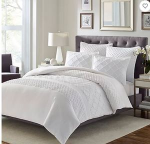lot 3219 image: Stone Cottage Mosaic King Comforter Set Bedding