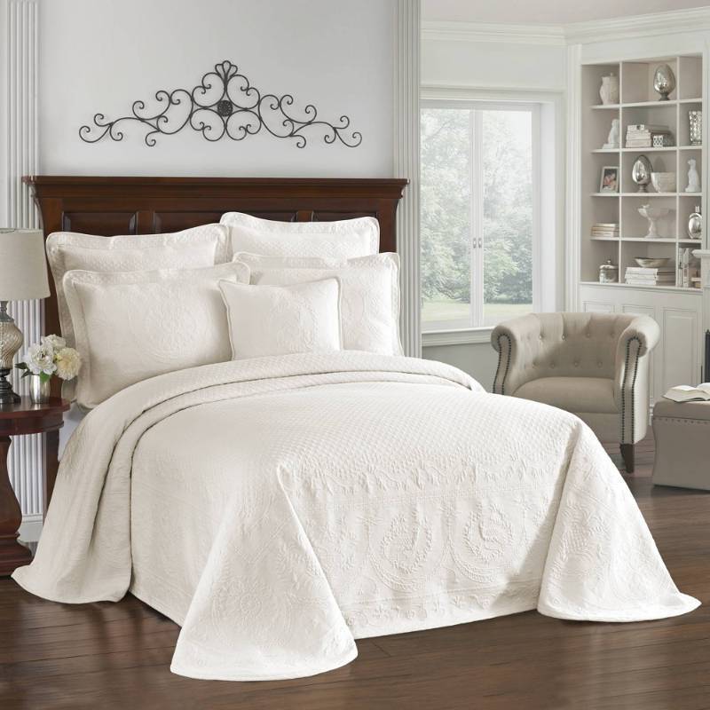 lot 6711 image: Historic Charleston Charles Matelasse Bedspread (King Size)