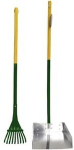 lot 8904 image: Four Paws Wee-Wee Pan and Rake Set Large Pooper Scooper