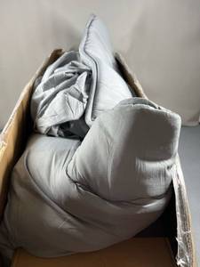 lot 101065 image: Queen size foldable futon floor mattress with fitted sheet (grey)