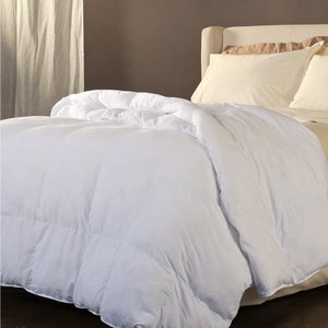 lot 22138 image: Superior All-Season Down Alternative Hypoallergenic Comforter