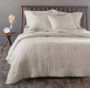 lot 40228 image: Reese Cotton Gauze Blanket 3 Piece Set