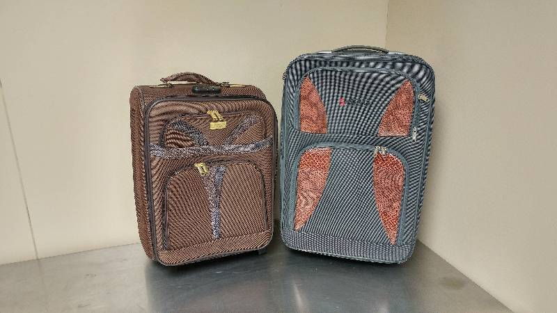 lot 16 image: Set of Luggage