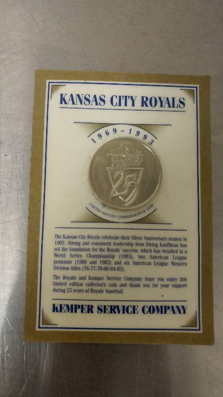 lot 32 image: KC Royals Commemorative Coin