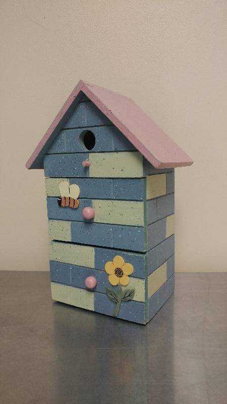 lot 41 image: Small Jewelry Box