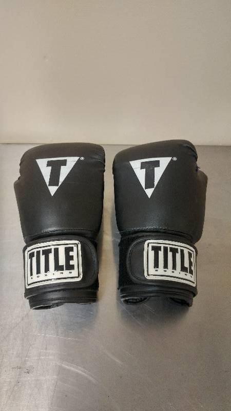 lot 49 image: Title Boxing Gloves 14 oz