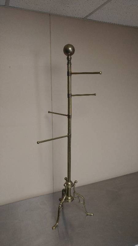 lot 54 image: Solid Brass Towel Rack