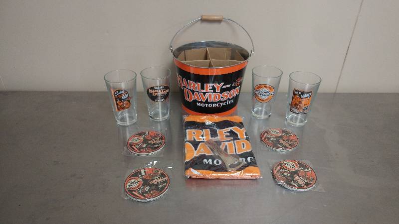 lot 55 image: Harley Davidson Bucket and Glassware Set