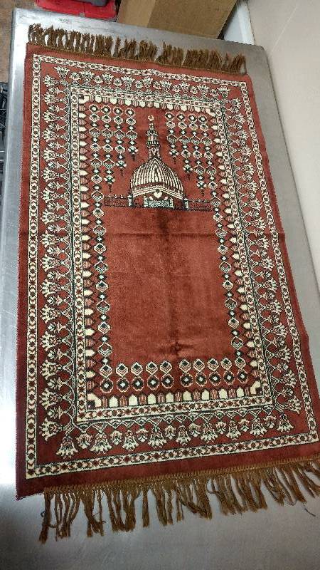 lot 65 image: Middle Eastern Rug