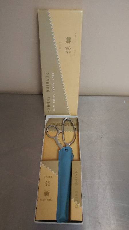 lot 70 image: Pinking Shears