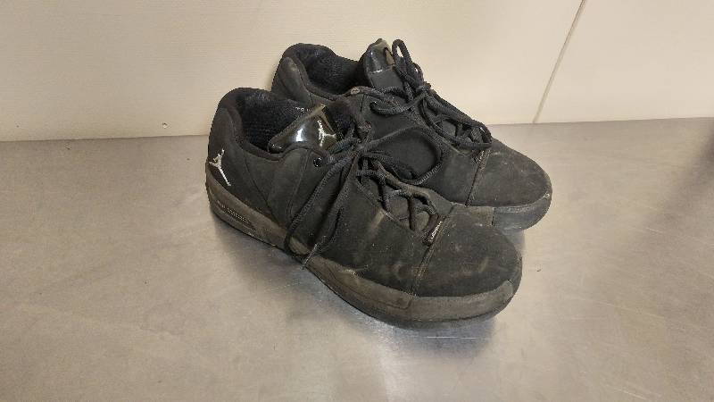 lot 89 image: Nike Jordan Size 6Y Shoes