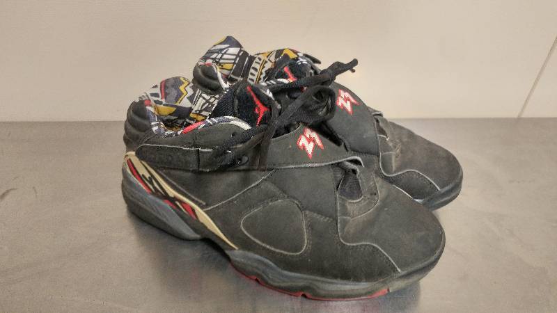 lot 90 image: Nike Jordan Size 7.5 Shoes