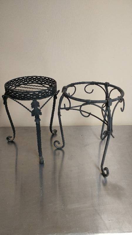 lot 101 image: Set of Plant Stands