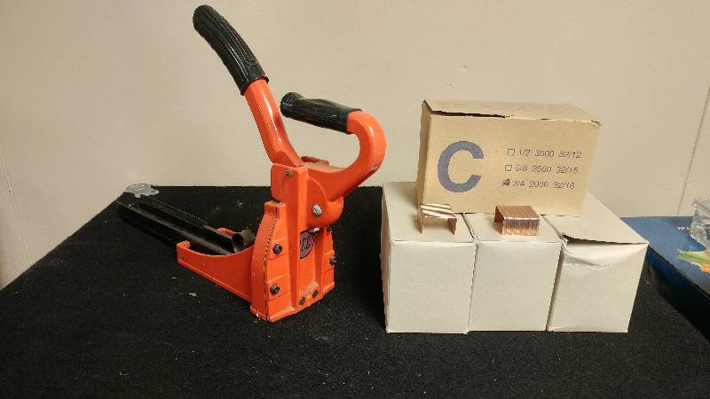 lot 108 image: Clincher Box Stapler with 6,000 Staples