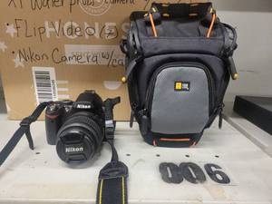 lot 38038 image: Nikon DIGITAL camera D40 with Case