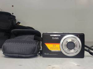 lot 38051 image: Kodak 10.2 Digital Camera with Charger