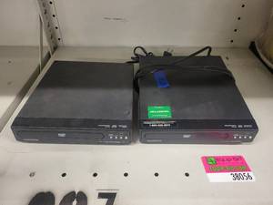 lot 38056 image: Lot of 2 Magnovox DVD Players