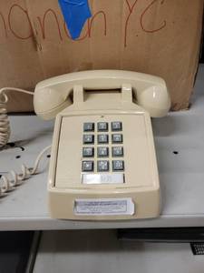 lot 38081 image: Lot of Landline Phones