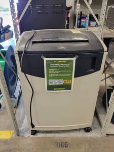 lot 38148 image: Fellowes C-480C Shredder
