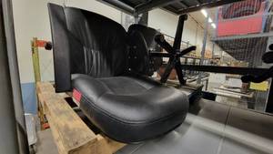 lot 38218 image: (2) Black Rolling Office Chairs