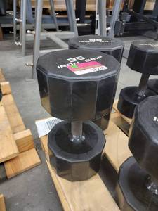 lot 38288 image: Pair Of Iron Grip 95lb Rubber Wrapped Dumbells