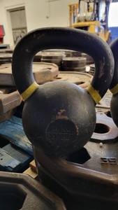 lot 38432 image: 35lb Iron Kettle Bell