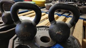 lot 38437 image: (2) 13lb Kettle Bells Iron