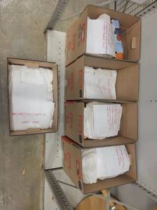 lot 39014 image: Lot of Fitted Blankets and Sheets