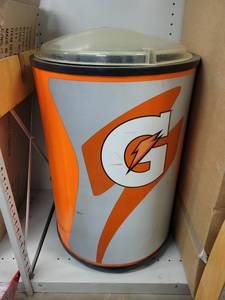 lot 39018 image: Gatorade